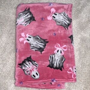 Pink Ghost Halloween Blanket Throw